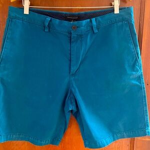 Banana Republic Men's shorts
Straight fit, 9 inch inseam
100% cotton
Size 35